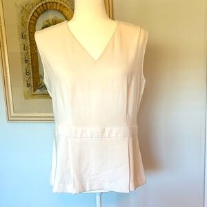 Ann Taylor Elegant Cream Sleeveless Top
Size 4